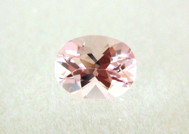 【高品質ルース】≪オーバルシェイプ（OV)５ｘ４mm（244）≫マダガスカル産　モルガナイト　約０．３０カラット