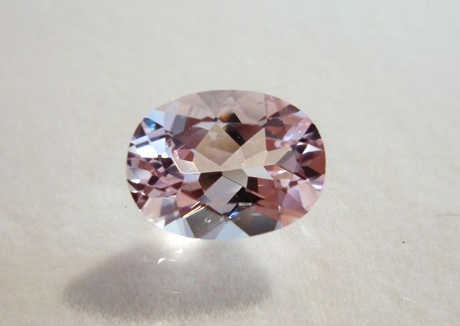 マダガスカル産モルガナイト☆オーバルシェイプ約8ｘ6mm☆1.13ct.☆