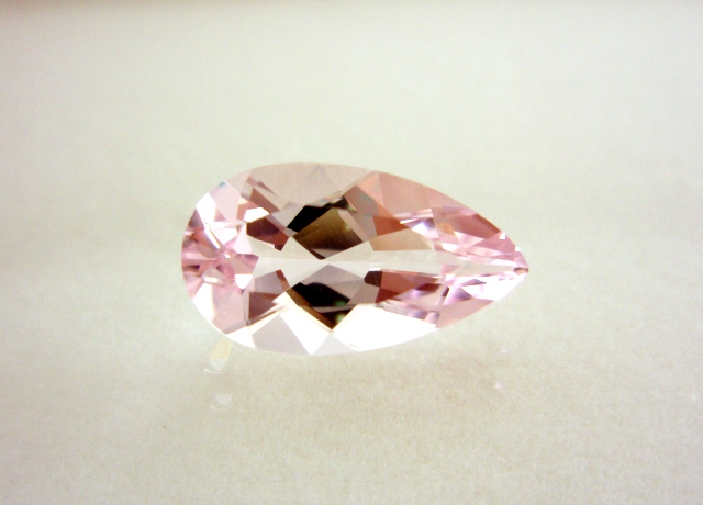 マダガスカル産モルガナイト☆ペアシェイプ約12ｘ6.5mm☆1.82ct.☆