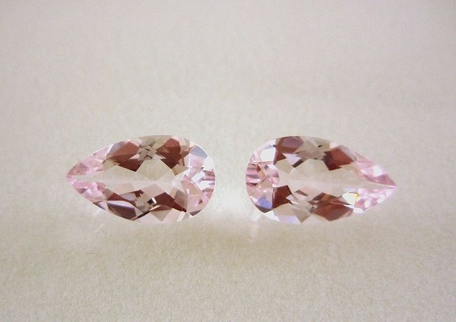 【高品質ルース】【ペアルース】やさしい桜ピンク！マダガスカル産モルガナイト　合計3.58ｃｔ．　ペアシェイプ12ｘ7ｍｍ