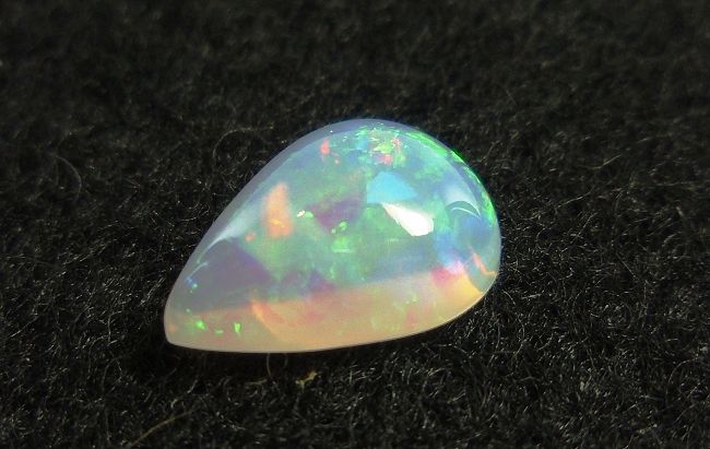 【高品質ルース】ブラジル産ホワイトオパールルース　１．４２カラット　ペアシェイプカボション　1０x7mm
