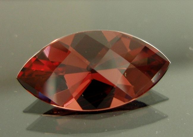 【高品質ルース】タンザニア産　ロードライトガーネット1.64カラット　マーキスシェイプチェッカーカット12x6mm