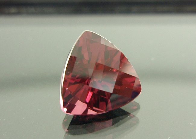 【高品質ルース】モザンビーク産　ロードライトガーネット　2.18ｃｔ．トリリアントシェイプチェッカーカット8.0mm