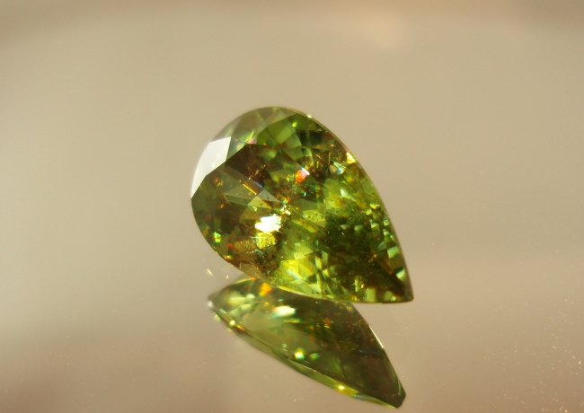 マダガスカル産スフェーン☆ペアシェイプ12.5ｘ7.5☆2.92ct.