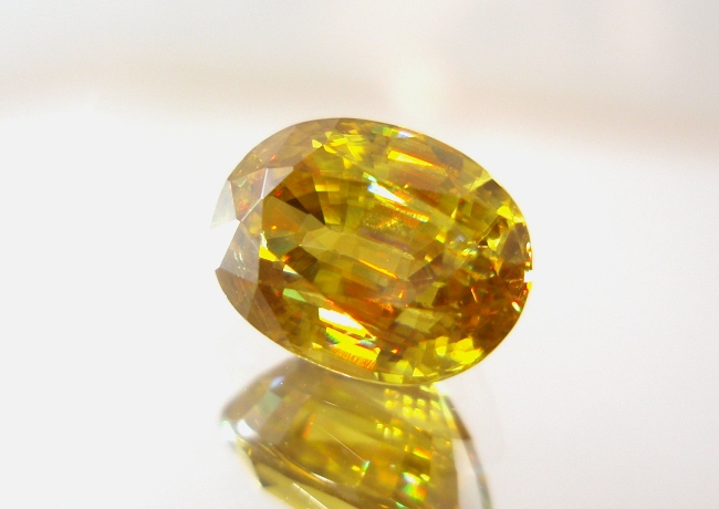 マダガスカル産スフェーン☆オーバル9ｘ6.5☆2.58ct.