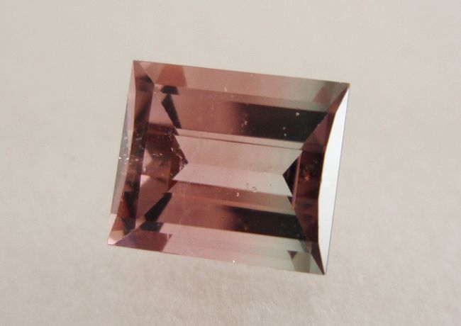 【アクセサリー】ナイジェリア産　バイカラートルマリン1.19カラット　レクタングル6.5ｘ5.5mm