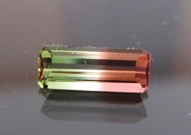 【高品質】ナイジェリア産　トリカラートルマリン　０．５４カラット　オクタゴン　８ｘ３mm