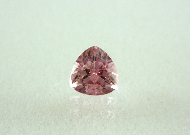 【高品質ルース】やさしい桜ピンク！！カシミール産ピンクトルマリン　約0.40カラット　トリリアントシェイプ5.0mm