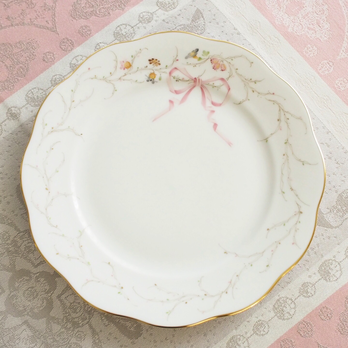 ☆再入荷☆ Herend ヘレンド エデン桜ピンク　シンプル　19cm デザートプレート  (*プレートのみ。他のアイテムは別売です。）