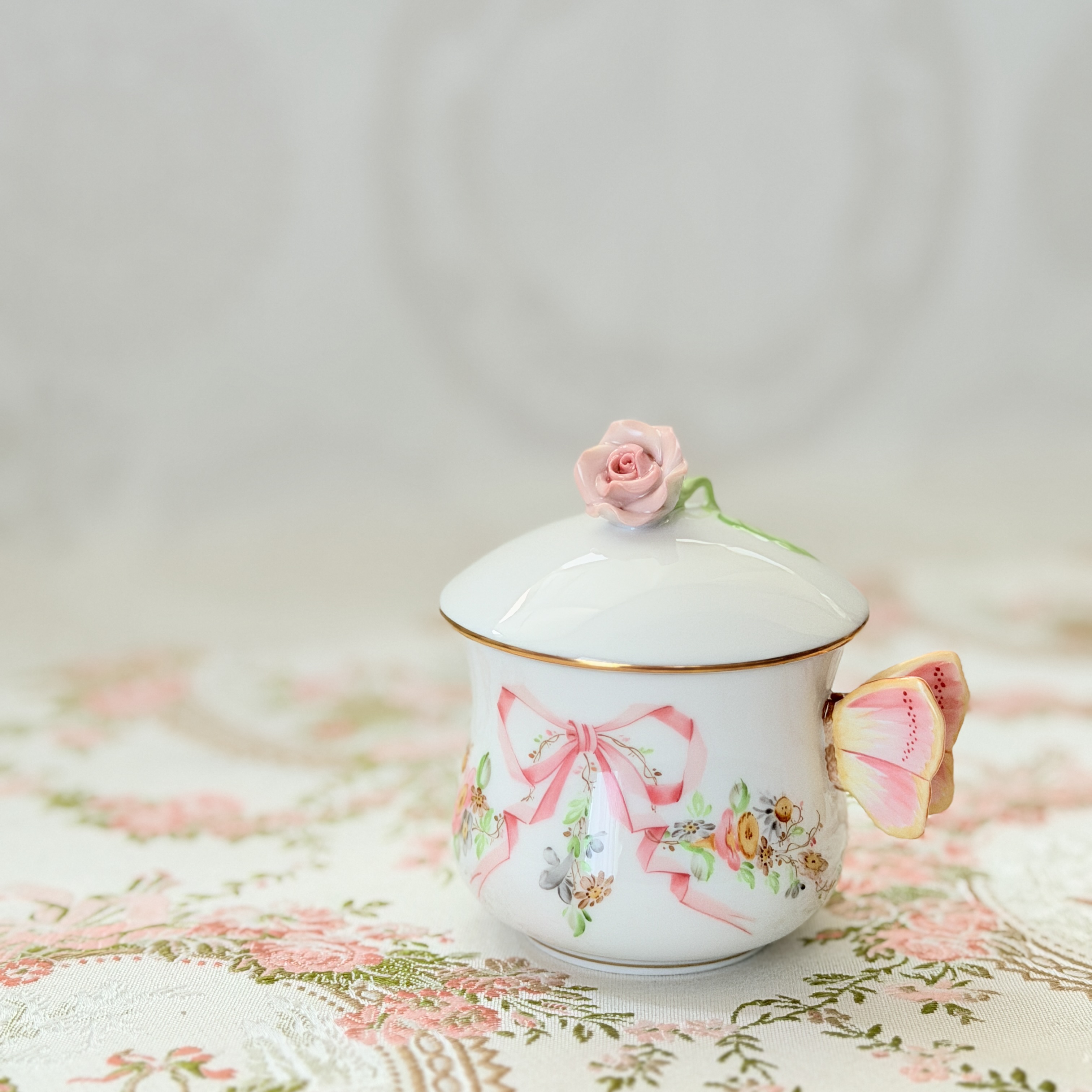 ☆御会員様専用価格☆　ヘレンド　 EDEN エデン桜ピンク　クリームカップ　薔薇トップ バタフライハンドル　（*クリームカップ＆蓋のみ。他の商品は別売です。）