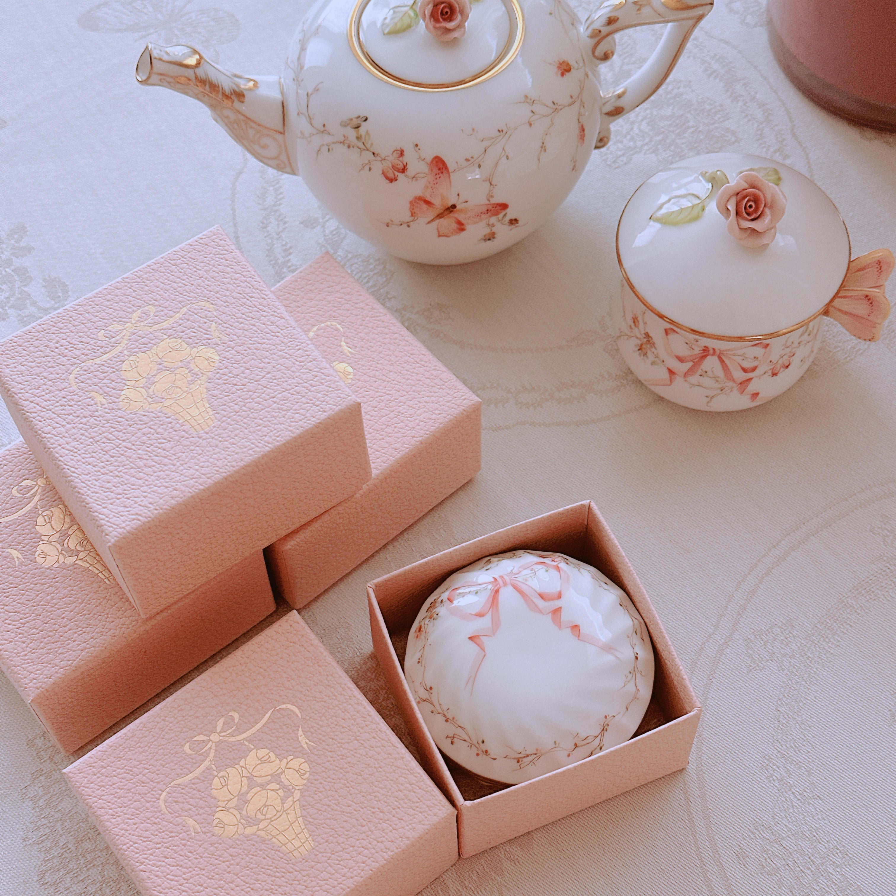 ☆無料ギフトBox☆ Herend  ヘレンド　EDEN桜ピンク　シンプル　シェル風 Box