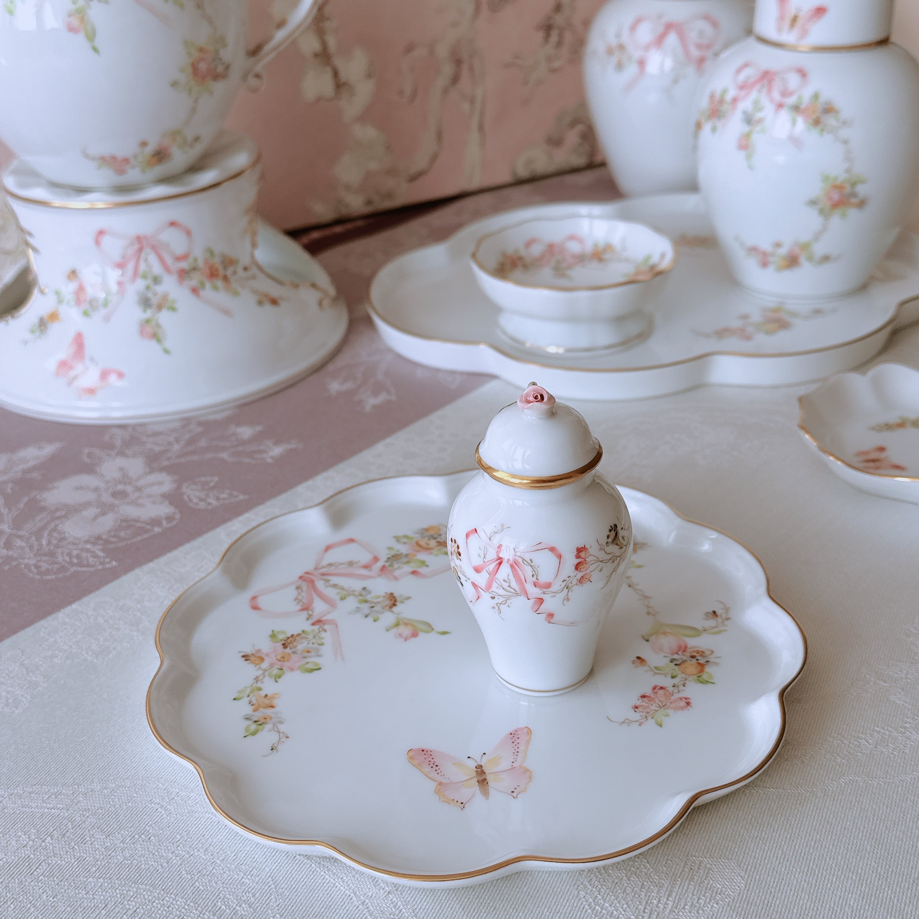 ☆Sold Out☆ Herend ヘレンド エデン桜ピンクシリーズ　フリルトレイ (＊トレイ1点のご案内です。）