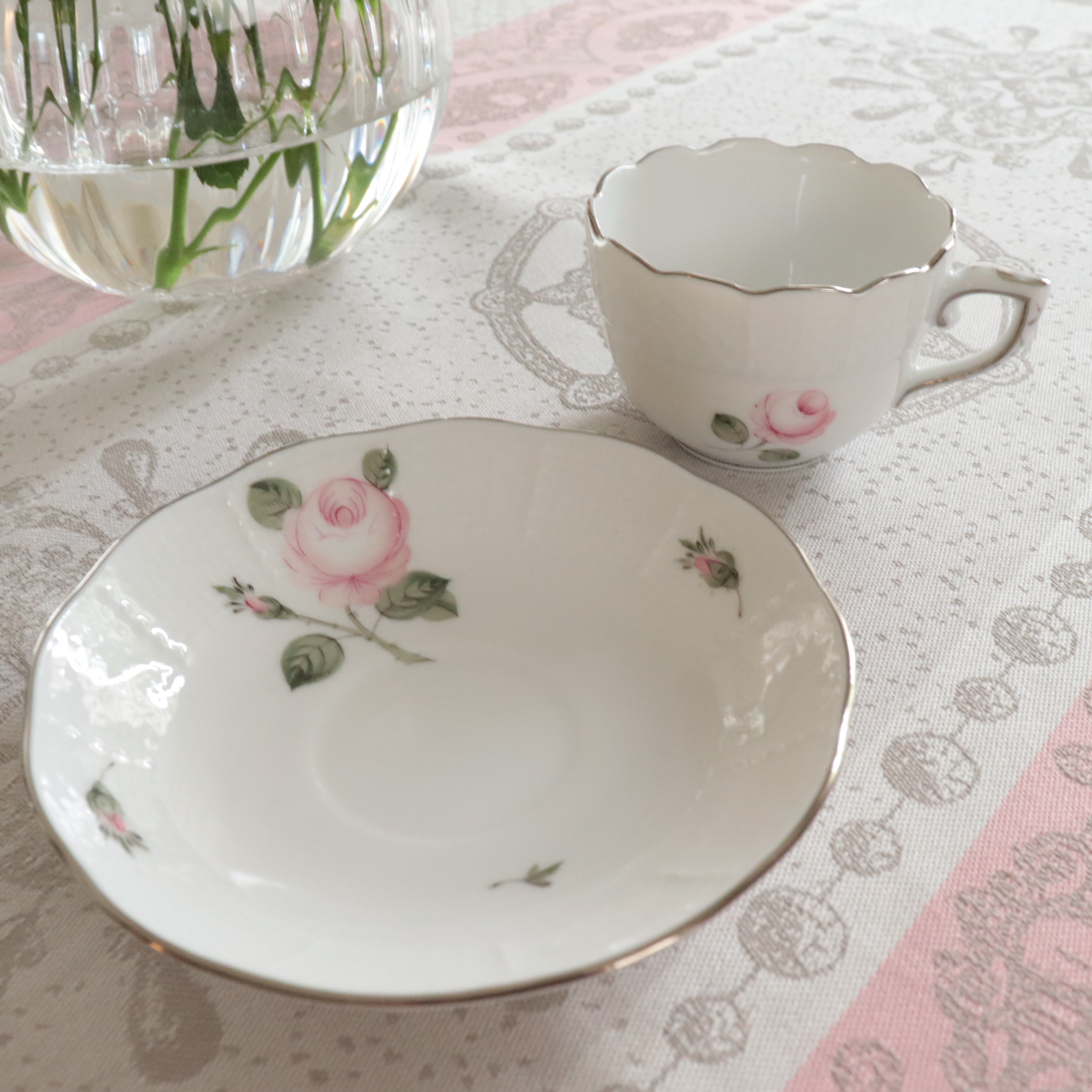 ヘレンド　ウィーンの薔薇プラチナ  小花x大輪　　ミニカップ＆ソーサー　約100cc