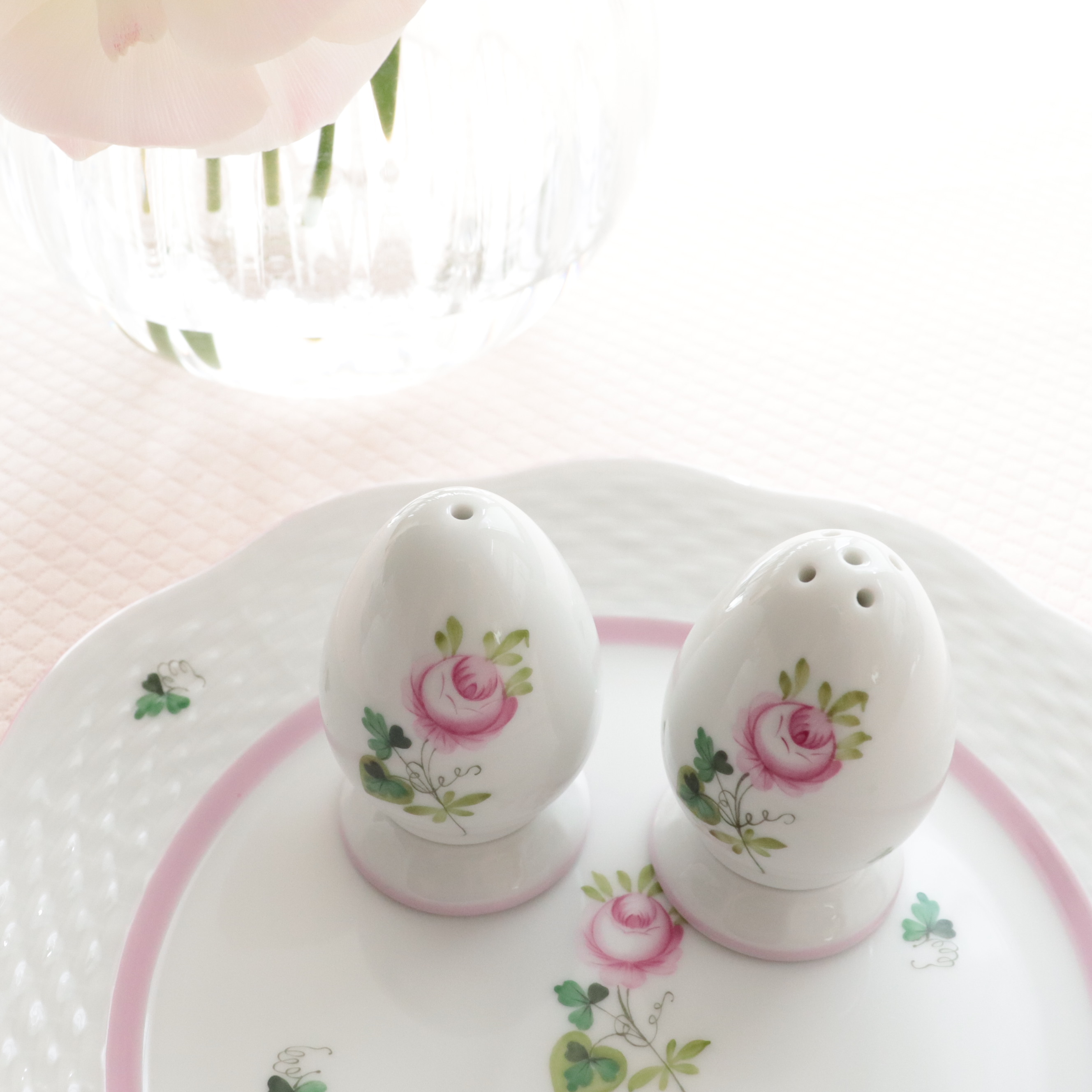 ☆再入荷☆Herend VRH-X4 ウィーンの薔薇ピンク ソルト＆ペッパー　セット (*ソルト＆ペッパーのみ。他の商品は別売です。）