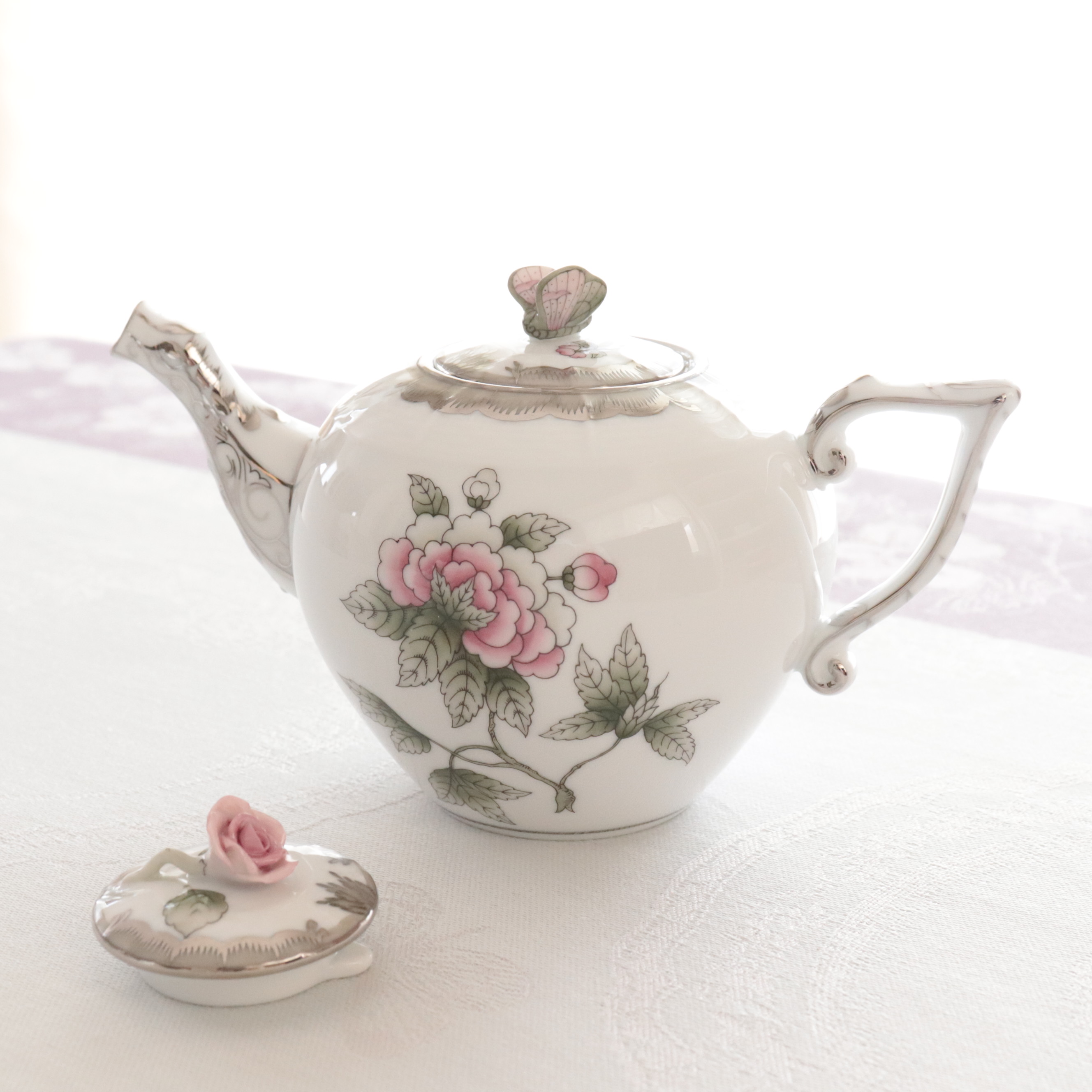 ☆お取り寄せ品☆お届けまで６ヶ月前後☆レア☆　ヘレンド　VBO-X1-PT ヴィクトリアプラチナ　ミニポット　400ml  プレゼントの替え蓋付き (*写真左の小さなポット）