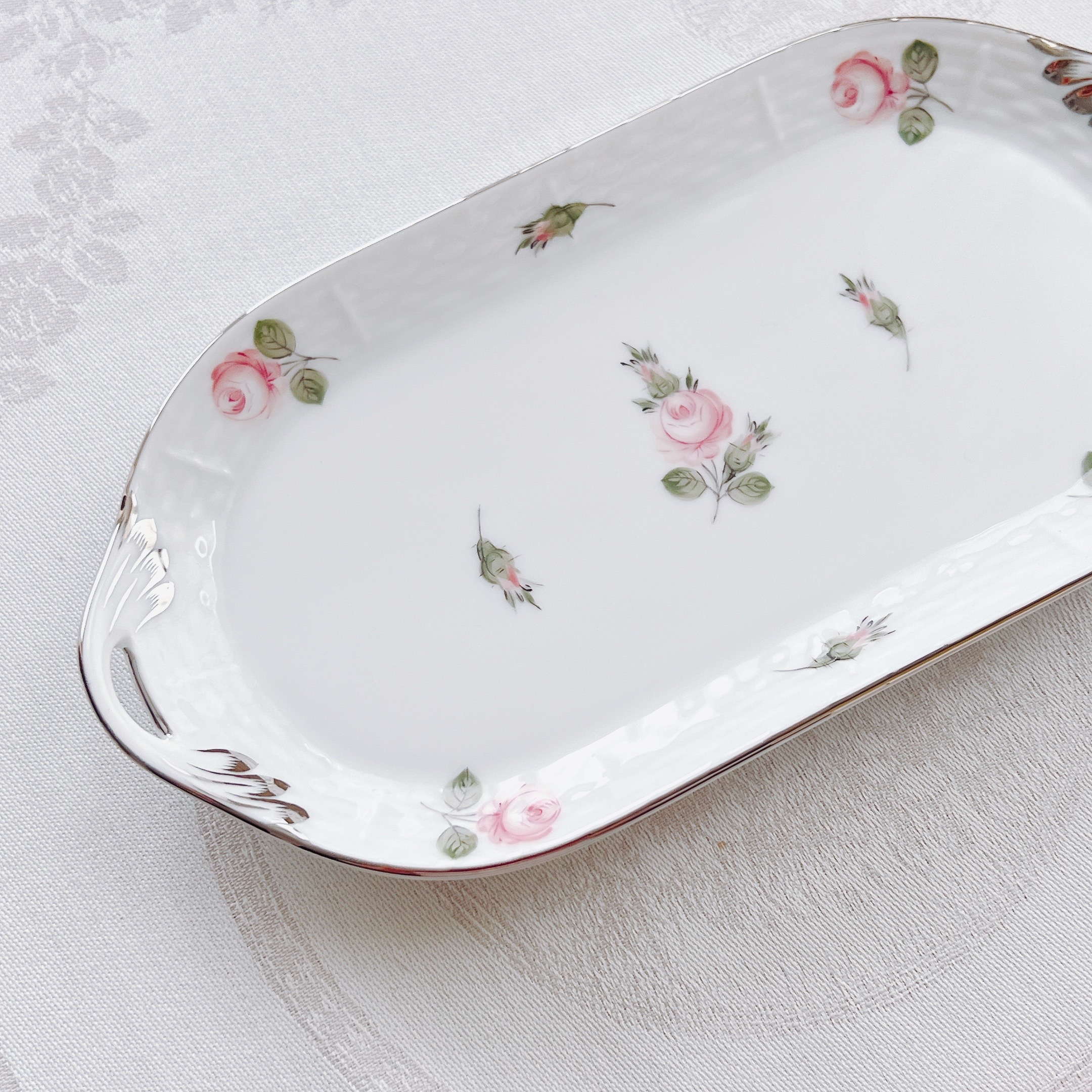 入荷待ち　☆New☆ Herend ウィーンのバラプラチナ　小薔薇シリーズ　サービスプレート