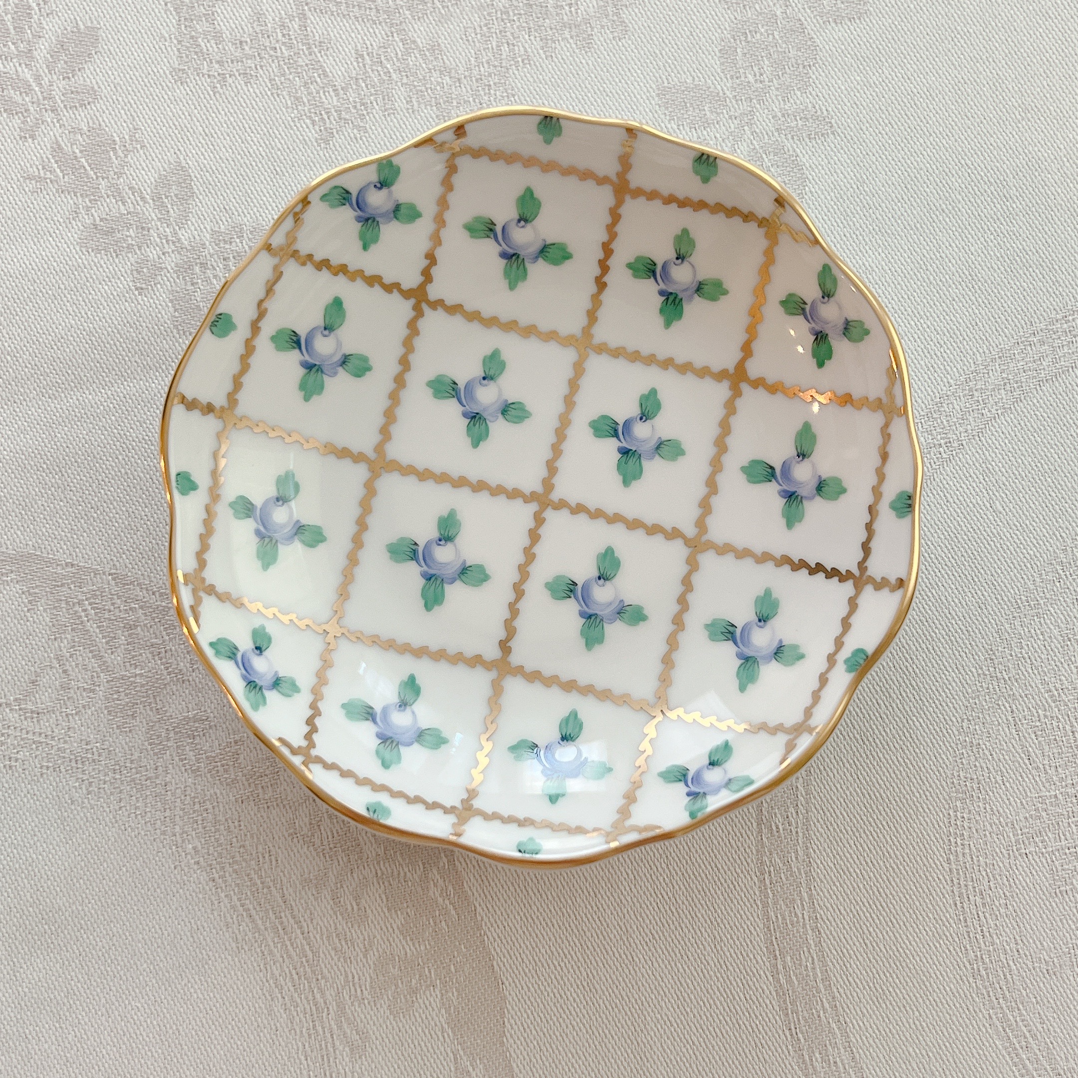 入荷待ち ☆NEW☆　Herend ヘレンド　セーブル風小薔薇金彩 ブルーローズ　１２cm　プチ皿