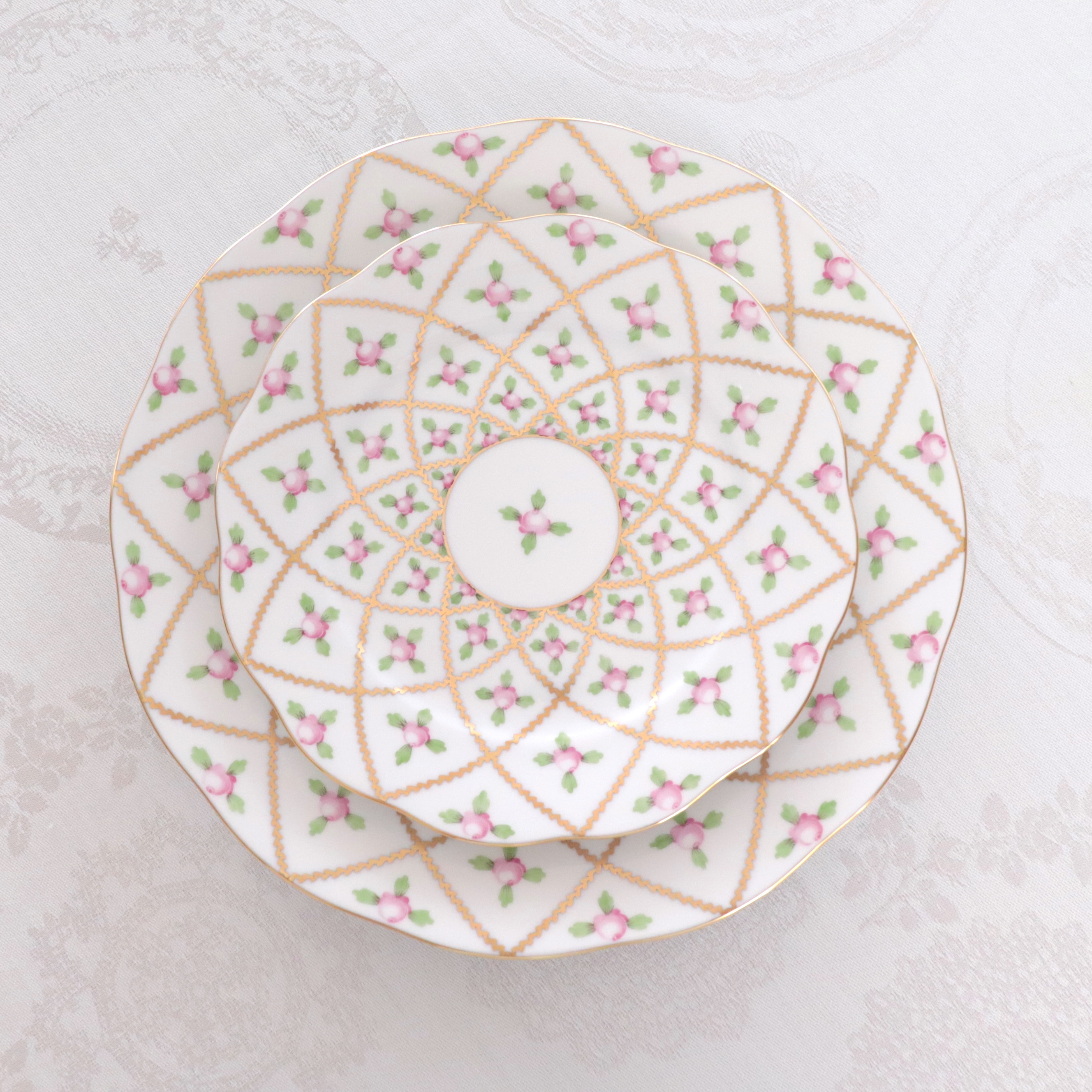 Herend ヘレンド  セーブル風小薔薇金彩　ディナープレート　約25cm (*ディナープレートのみのご案内です。他のアイテムは別売です。）