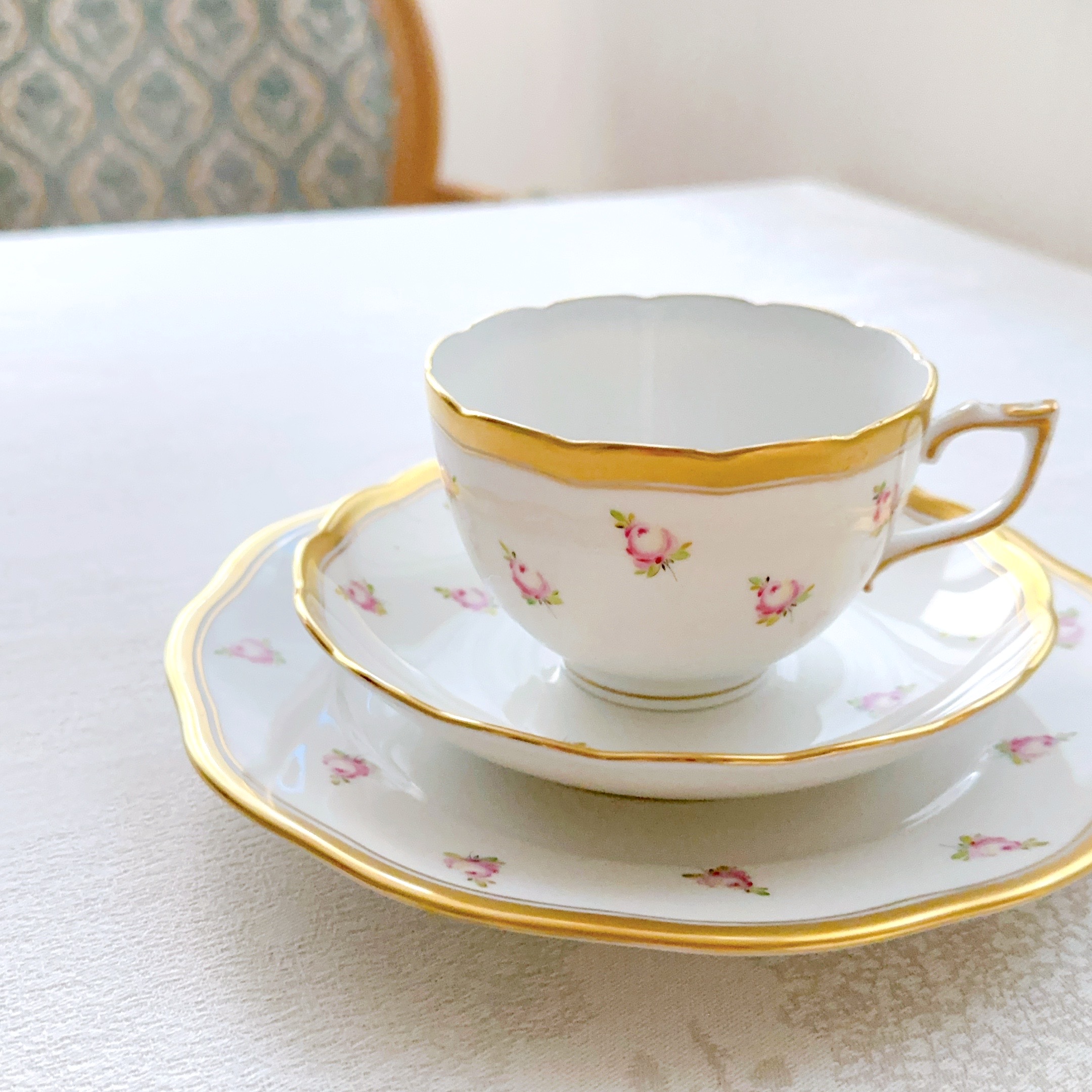 ヘレンド PTRA 朝露の小薔薇　ちょっとお得なモーニングトリオ　（カップ＆ソーサー・プレートセット）