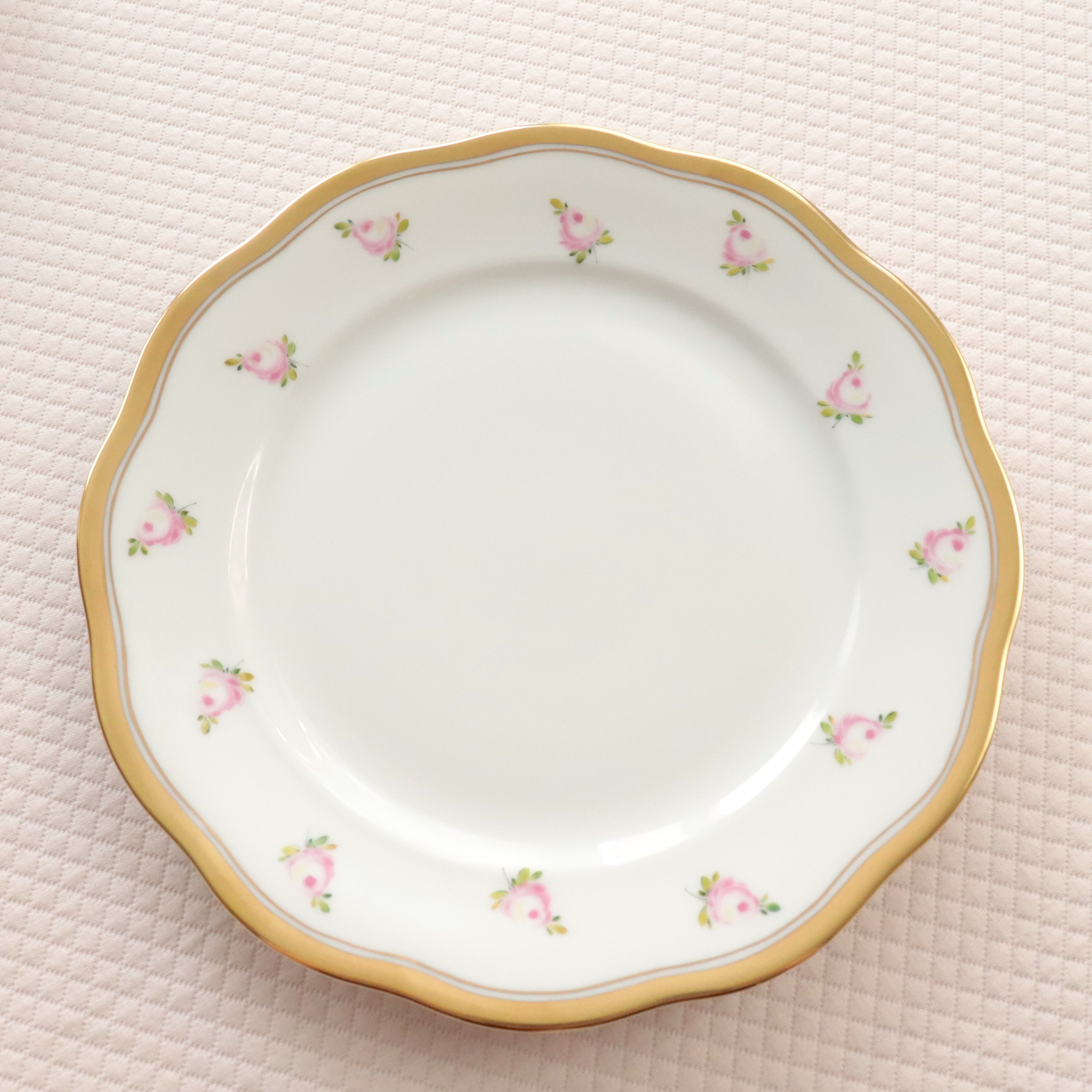 再入荷　【ご会員様限定】　ヘレンド PTRA 朝露の小薔薇　デザートプレート　 19cm　（*プレートのみ。カップ＆ソーサーは付属しません。）