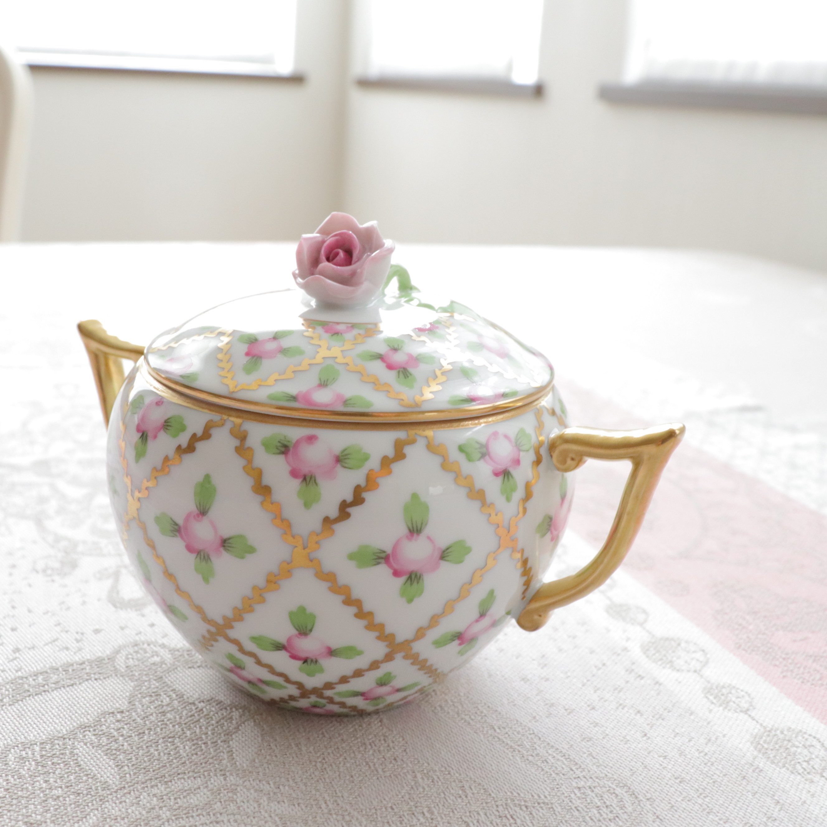 ☆ラスト１点☆ Herend ヘレンド　セーブル風小薔薇金彩　シュガーポット　ピンクローズ