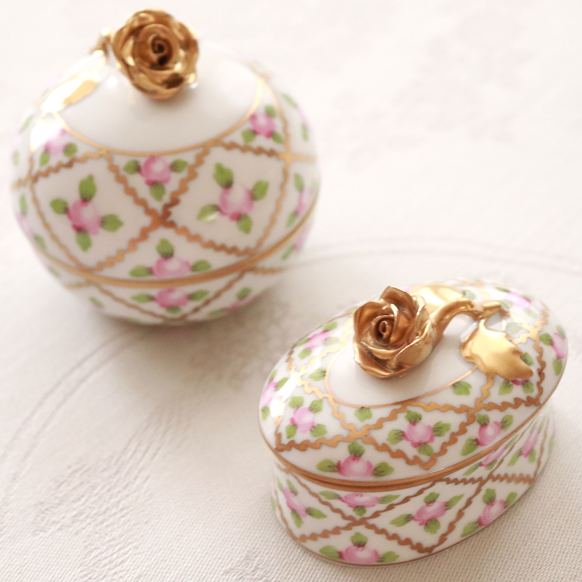 Herend ヘレンド　セーブル風小薔薇金彩　スモールトレジャーボックス　(*手前のオーヴァルタイプのみのご案内です。）