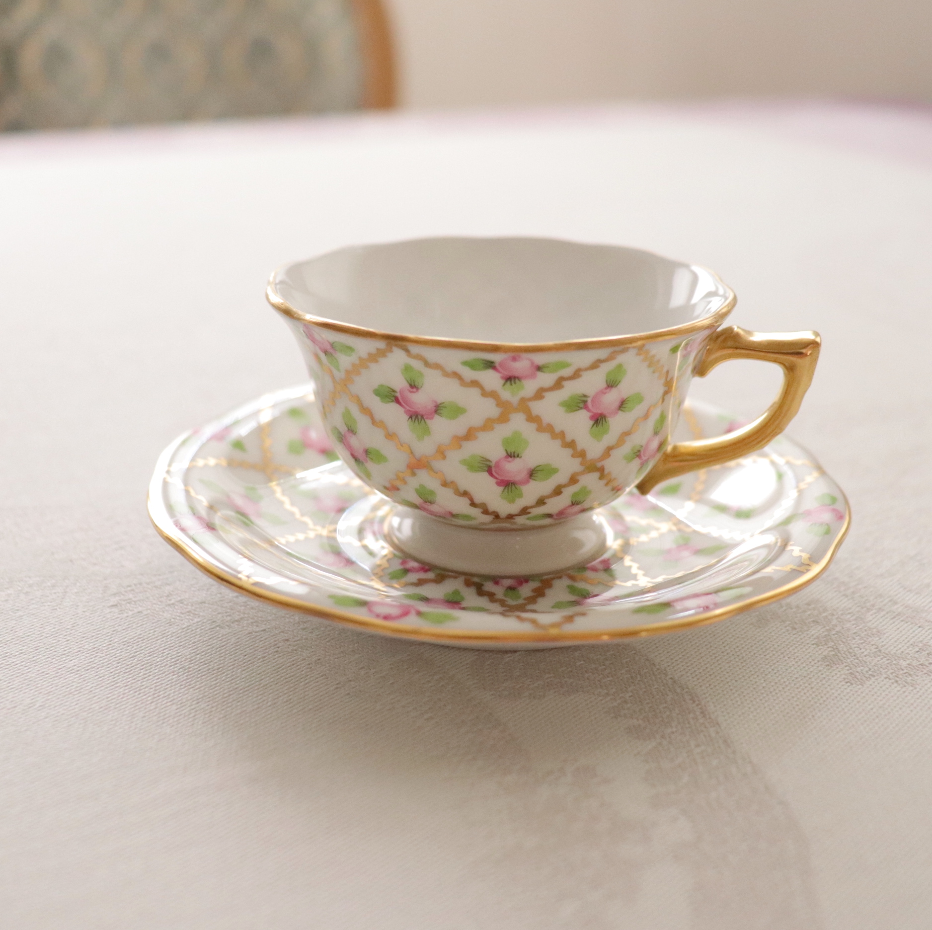 再入荷　マスターペインター作　Herend ヘレンド　セーブル風小薔薇金彩　ミニカップ＆ソーサー