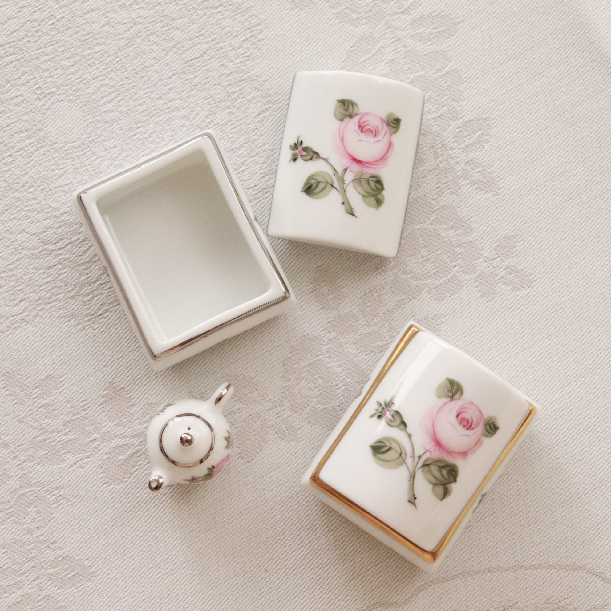 ☆有料ギフト包装対応品☆　Herend ヘレンド　ウィーンのバラ　プラチナシリーズ トリンケットボックス  (*プラチナのリムのボックス1点のご案内です。他のアイテムは別売りです。）