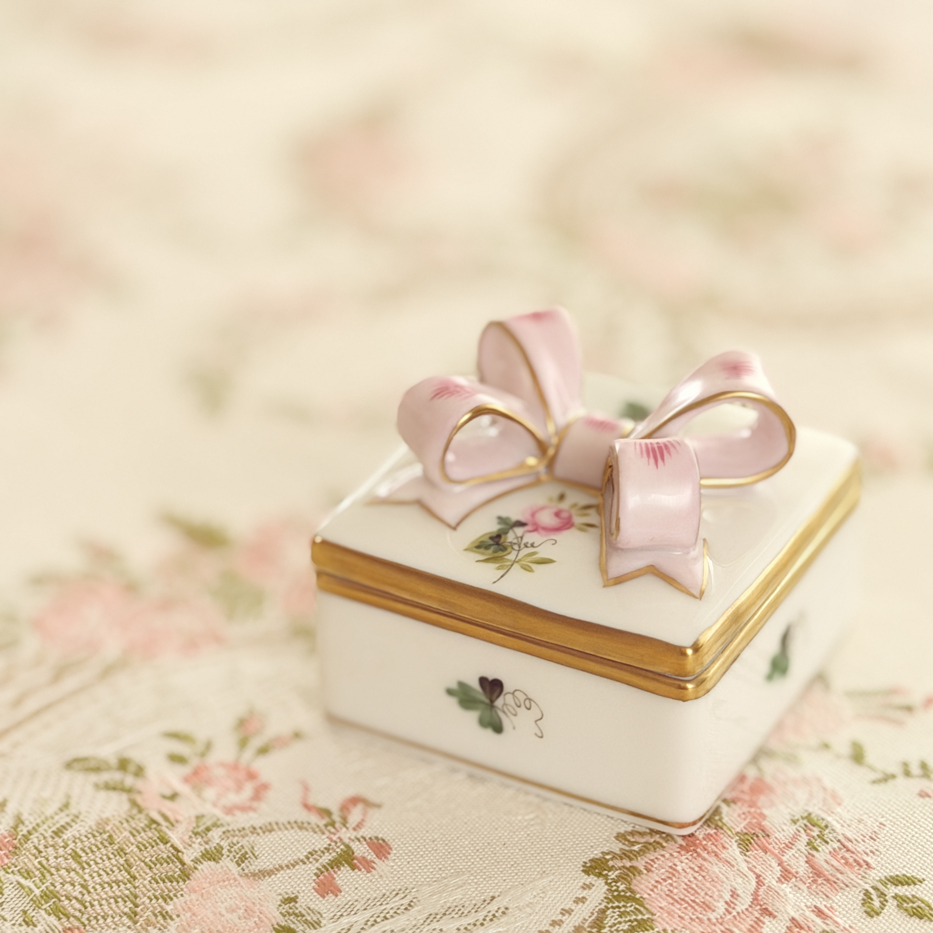 ☆特別価格☆レア☆ Herend ヘレンド　ウィーンの薔薇シンプルゴールド　リボンBox (S)