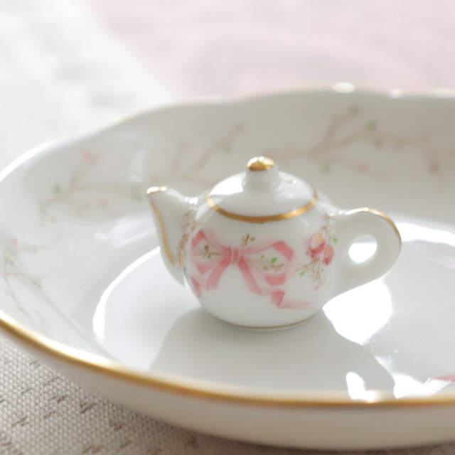 HEREND（ヘレンド） 花瓶 ローズモチーフ 再入荷 Herend ヘレンド ウィーンの薔薇シンプルゴールド ミニ