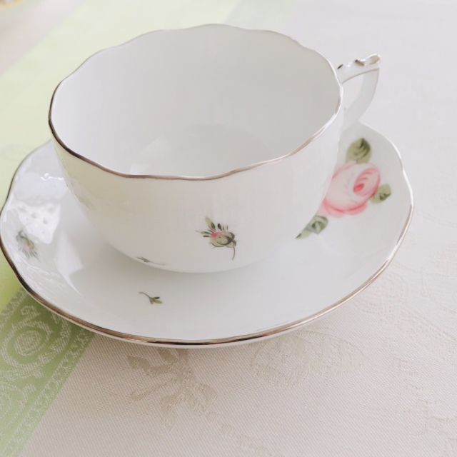 御会員様専用 左ハンドル Herend ヘレンド ウィーンの薔薇プラチナ 左ハンドル カップ ソーサー Everyday The Luxe