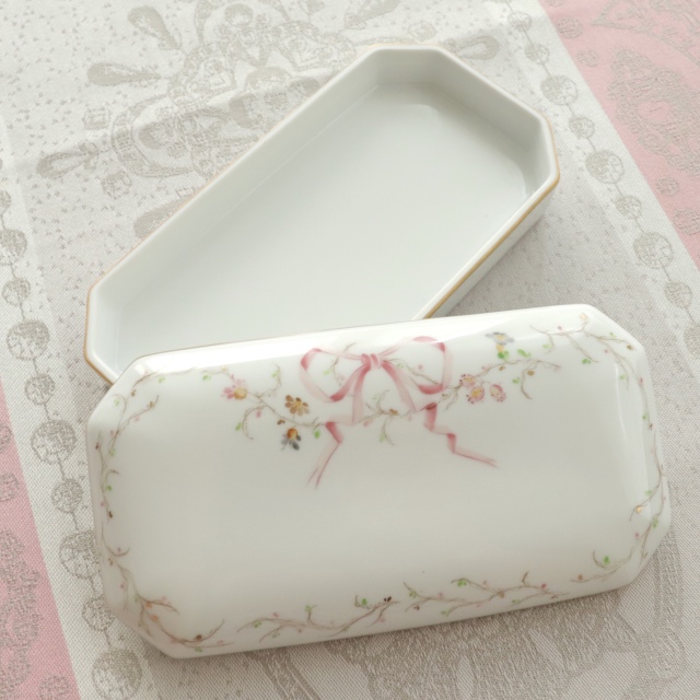 ☆再入荷☆ Herend ヘレンド エデン桜ピンクシンプル　トレジャーボックス