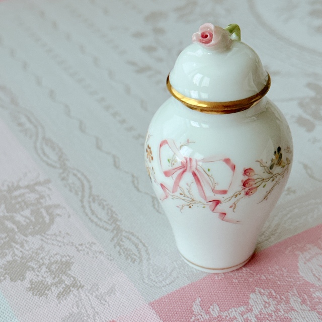 ☆無料ギフト包装☆ Herend ヘレンド　エデン桜ピンクシンプル　蓋付きミニフラワーベース