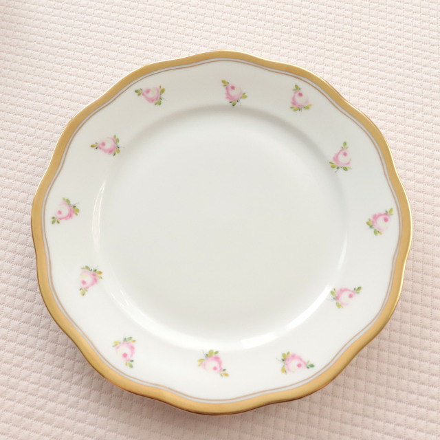 再入荷　【ご会員様限定】　ヘレンド PTRA 朝露の小薔薇　デザートプレート　 19cm　（*プレートのみ。カップ＆ソーサーは付属しません。）