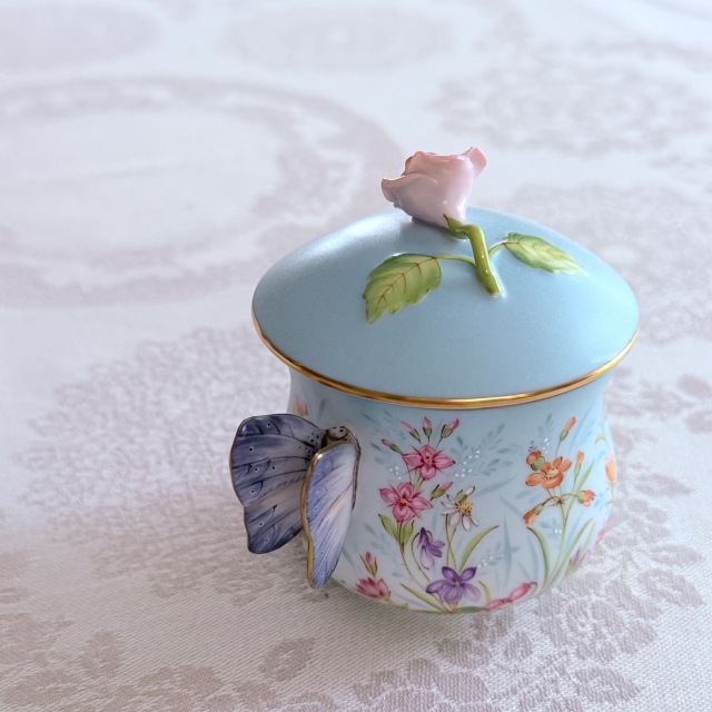 フォーリーチャイナ　爽やかなグリーンの小花散るティーセット　ハンドペイント フォーリーチャイナ爽やかなグリーンの小花散るティーセットハンドペイント