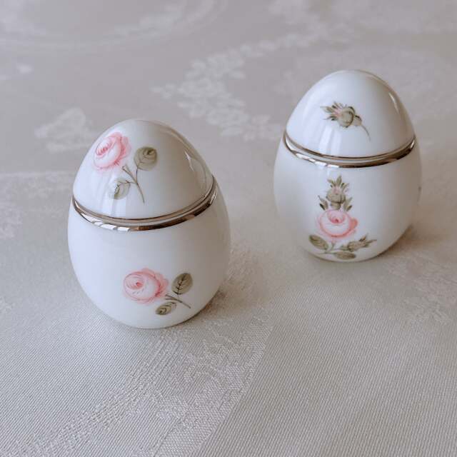 Herend - 苺あんみつ　ウイーンの薔薇 Herend ウィーンの薔薇 淡いローズ ハーブティーカップ＆ソーサー