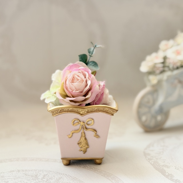 ☆Sold Out☆入荷待ち☆　Cattin Cachepot スモールサイズ鉢 (*お花はイメージ画像です。鉢のみのご案内です。）