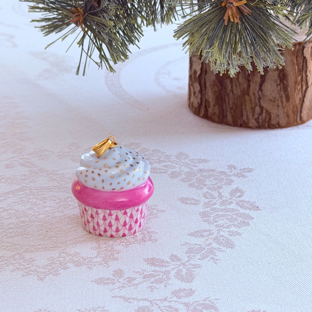 Herend ヘレンド　クリスマスオーナメント　カップケーキ