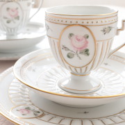 再入荷　ウィーンの薔薇　淡いゴールド　アンピール　カップ＆ソーサー（単品）*カップ＆ソーサーのみのご案内です。その他は別売りです。　