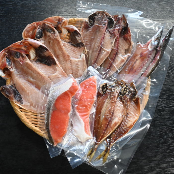 ひものと塩紅鮭切身のセット【送料込み】《ダンボール梱包》（5種類２枚づつ１０枚）