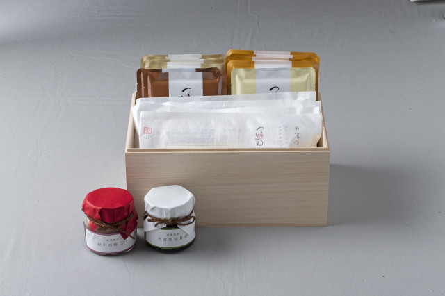 和】（高級桐箱）丹波黒豆、紀州梅、おうどん3種の詰め合わせ[8人前