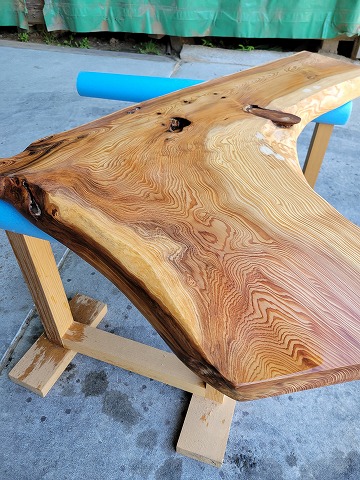 SGK455 樹齢約450年・杉大枝のL型一枚板 約800×1160×（厚さ）48mm