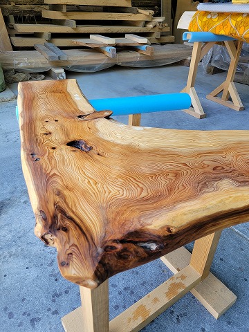 SGK455 樹齢約450年・杉大枝のL型一枚板 約800×1160×（厚さ）48mm