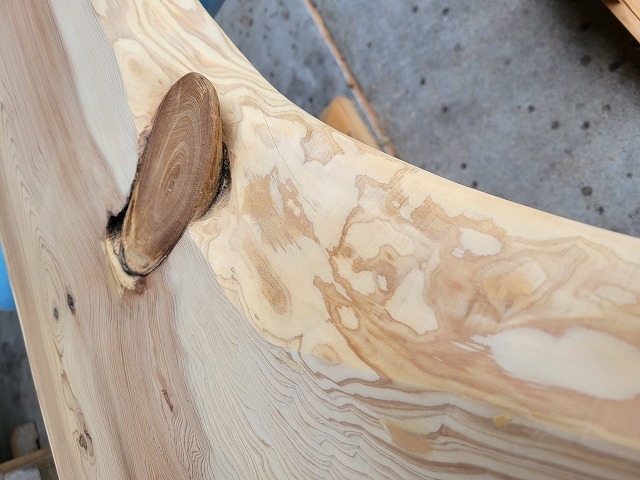 SGK455 樹齢約450年・杉大枝のL型一枚板 約800×1160×（厚さ）48mm