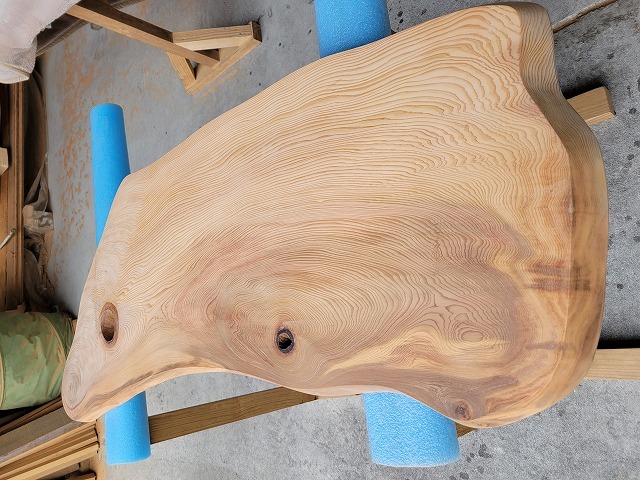 SGK459 樹齢約450年・杉大枝一枚板 約1250×200～440～420×38mm