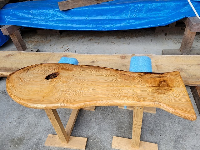 SGK462 樹齢約450年・杉大枝一枚板 約1360×300～470～300×36mm