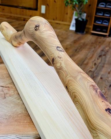 手すり・取っ手 長さ810mm 桧台座：長さ約1000mm×厚さ20mm×幅100mm