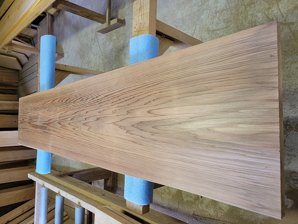 sc101 樹齢90～100年生・ 杉一枚板　2100×30×410～470ｍｍ　天然熟成乾燥材　無節　耳なし　