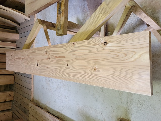 SG310 杉一枚板　約1850×30×255ｍｍ　天然熟成乾燥材　節あり　パテ仕上げ必要　耳なし　プレナー仕上げ