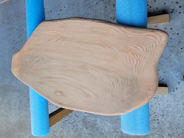 SGK466 樹齢約450年・杉大枝一枚板　約750×150～420～250×26mm